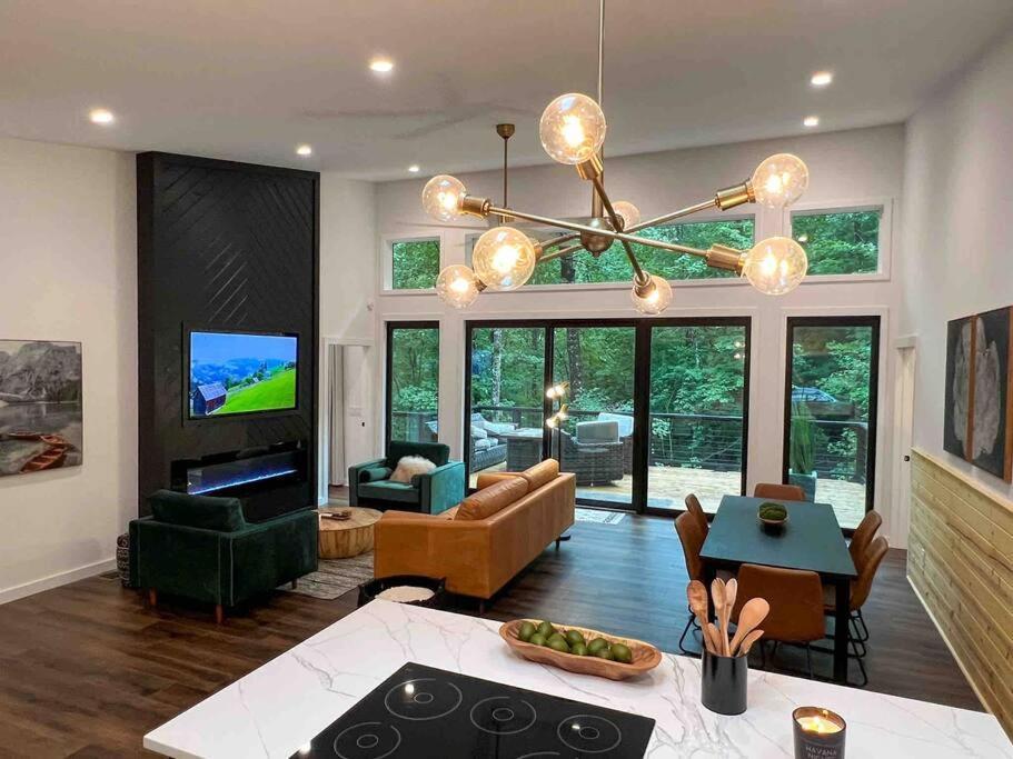 Modern Mountain Getaway With Hot Tub, Fire Pit Vila Sautee Nacoochee Exterior foto