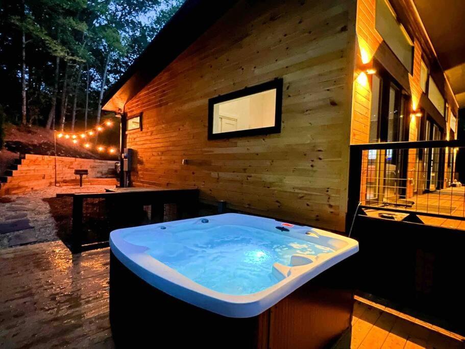 Modern Mountain Getaway With Hot Tub, Fire Pit Vila Sautee Nacoochee Exterior foto